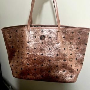 MCM REVERSIBLE LIZ SHOPPER TOTE